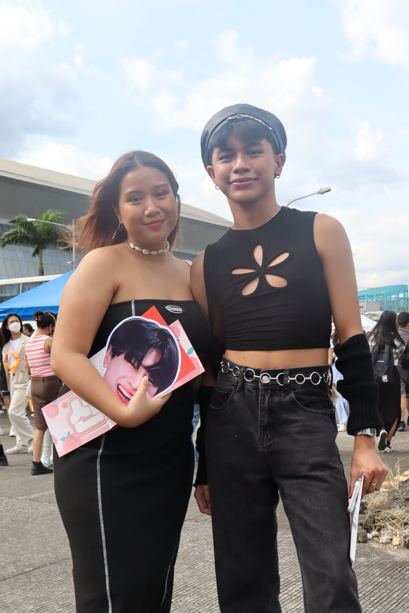 OneMusicPH's tweet photo. PCD KICKING IN, ENGENE? 🥹
Take a look at your co-engene who definitely slayed their outfits!
#ENGENEFanZone #ENHYPEN #ENGENE #MANIFESTO_IN_MANILA @happeehour @pulpliveworld https://t.co/pgxOnH6yc7