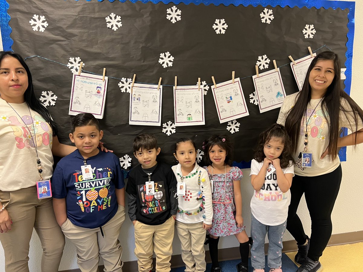Lopez7Miss's tweet photo. 100 days smarter! 🍎 #100thdayofschool https://t.co/zzOkjN0B04