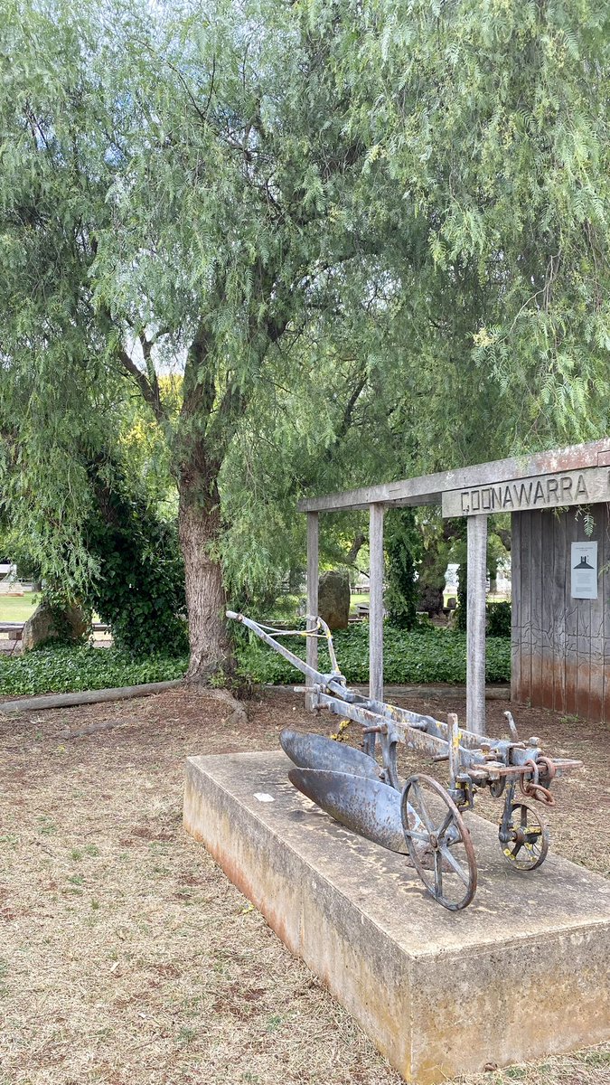 mitzyelliott's tweet image. The #Coonawarra wine region has such magnificent wines, it was fantastic to drop in with @emilybessen on Sunday