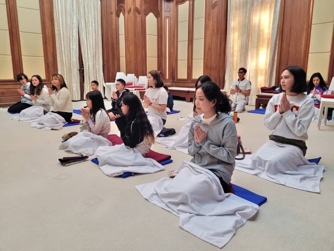 DMCupdates's tweet photo. #วัดพระธรรมกายแคลิฟอร์เนีย ประเทศสหรัฐอเมริกา ได้จัดกิจกรรมทางพุทธศาสนาสำหรับเยาวชน https://t.co/qSyGL84uH9 https://t.co/oiJyO8vRhd