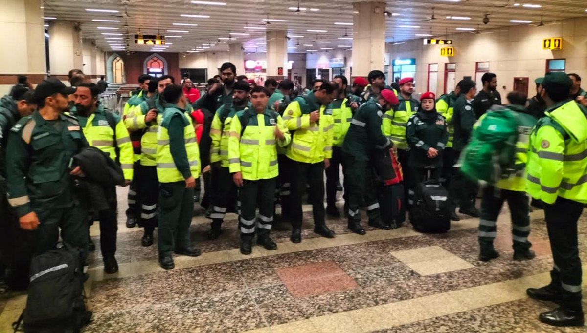 defence_insider's tweet photo. A 51 member Rescue Team has left for #Turkiye 🇹🇷 via an @Official_PIA flight from Lahore 🇵🇰 along with their 7 tons of special rescue equipment. They will be on the ground soon as part of Pakistan's 🇵🇰 contributions in rescue efforts. Prayers for #TurkeyEarthquake victims. 🇹🇷🇵🇰 https://t.co/wgaKLCvZFx