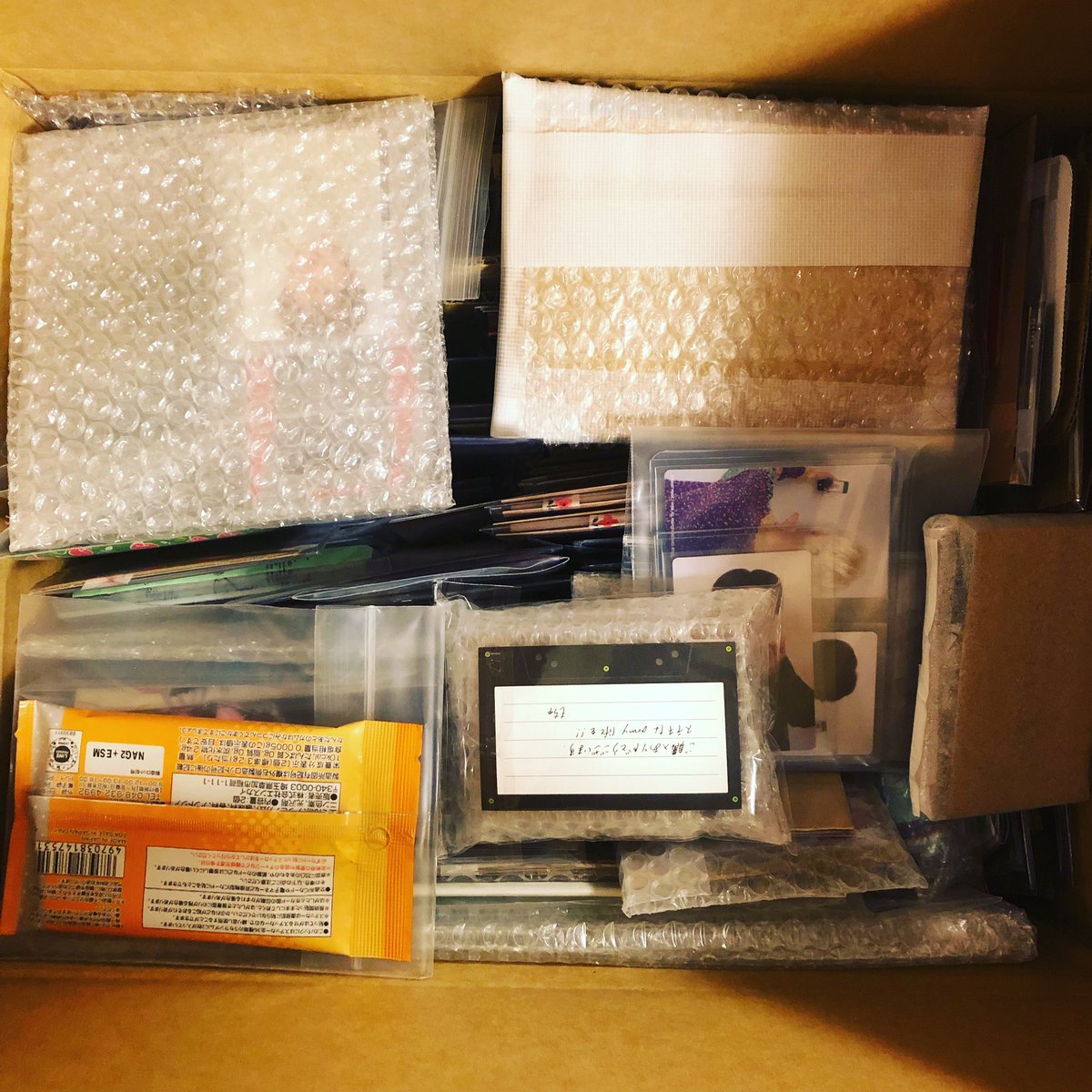 okaimonoproxy's tweet image. This was one of the hardest boxes I’ve ever packed. All items were photocards and it was challenging to put them inside the biggest box and make sure everything is secured. I’m currently very busy so shipping will strictly be every weekends from now on. 🙇🏻‍♀️