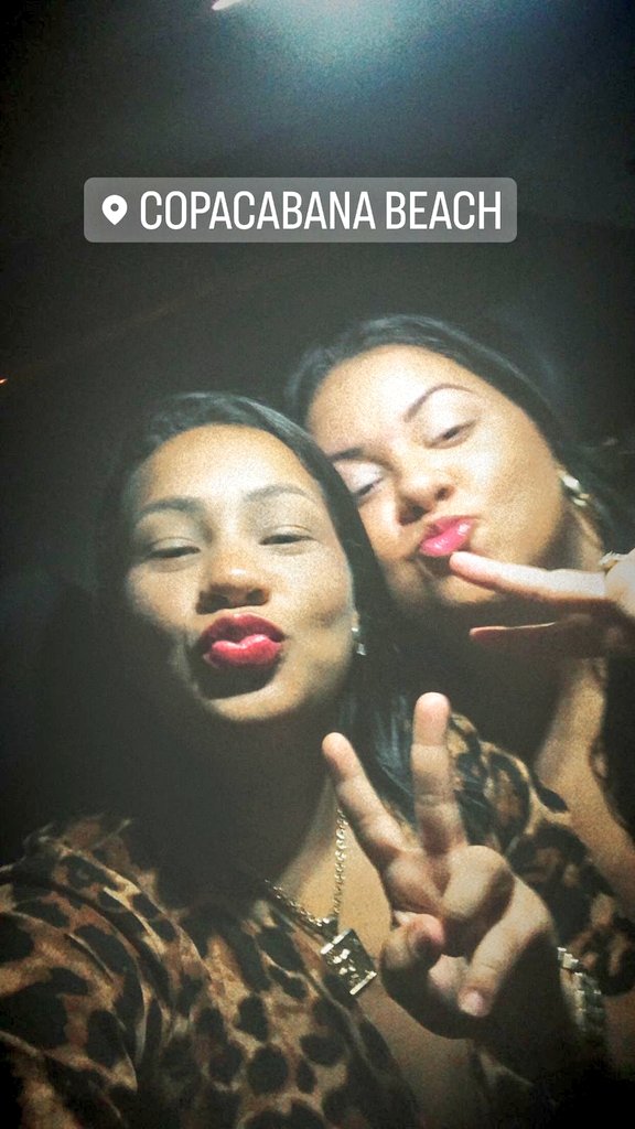 braga_carol_'s tweet image. - Bora, mas não estamos MT no clima-
*CRIAMOS O CLIMA*
- Não vamos beber muito-
*MISTURAMOS TUDO*
- hoje é de leve-
*CONFUSÃO &amp;amp; GRITARIA*
- Vamos voltar cedo-
*VOLTAMOS COM O PÃO*
 
Minha Dupla 💕