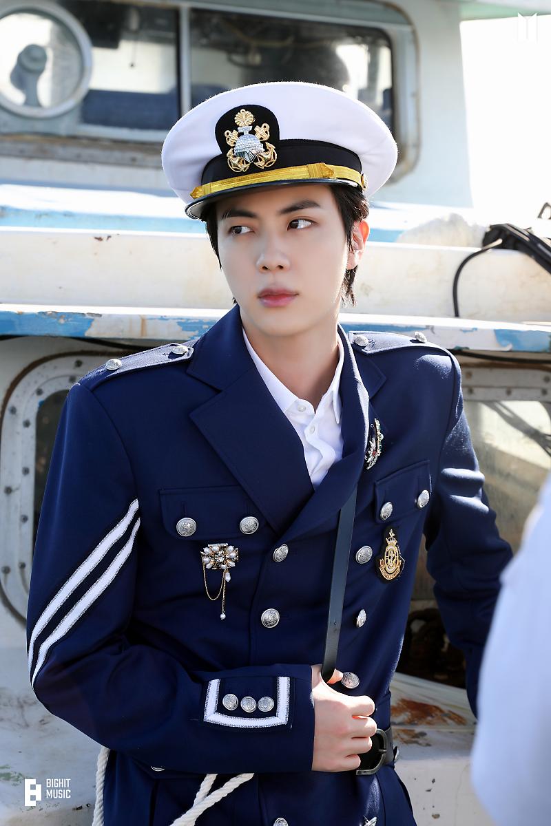 🚀BB HOT TRENDING SONGS🚀 🆘🚨 BOOSTER TIME 🚨🆘 Keep dropping tags, streaming, and voting! CAPTAIN KOREA JIN Listen to the most beautiful song #TheAstronaut and don't forget to stream #Yours_Jin and #SuperTuna_Jin by #방탄소년단진 @BTS_twt