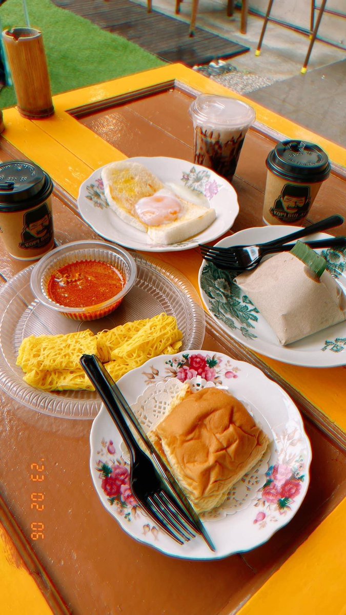 InfoKuala's tweet photo. Vibe ✅
Sedap ✅ 
Aesthetic ✅

Kopi Bulat
nak lepak minum kopi suasa kampung?
ha sini la tempatnya.. 

Menu : Pelbagai jenis kopi, roti bakar, roti jala dll

Waze : Kopi Bulat
Location : Banting Baru
Buka 10am -11pm

Sumber : Shah Fazrie https://t.co/TFj0X6Ev97