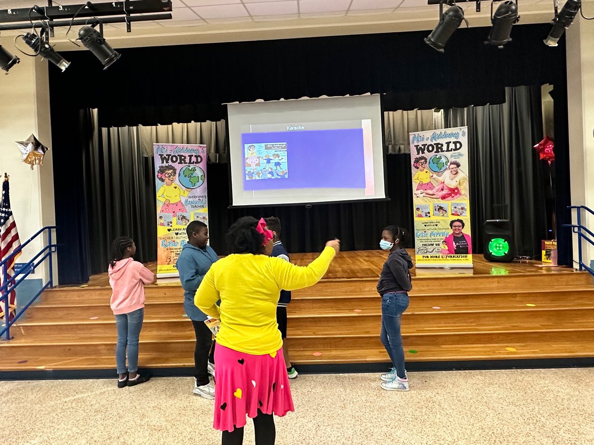 MrsAshburysWorl's tweet photo. We spy #MrsAshburysWorld! #AuthorVisits are such a great time to #inspire, #motivate and #encourage reading. Promise us that no matter how young or old you are, that you’ll #KeepLearningAndLoving! ❤️ https://t.co/kq3y8I8uTJ
