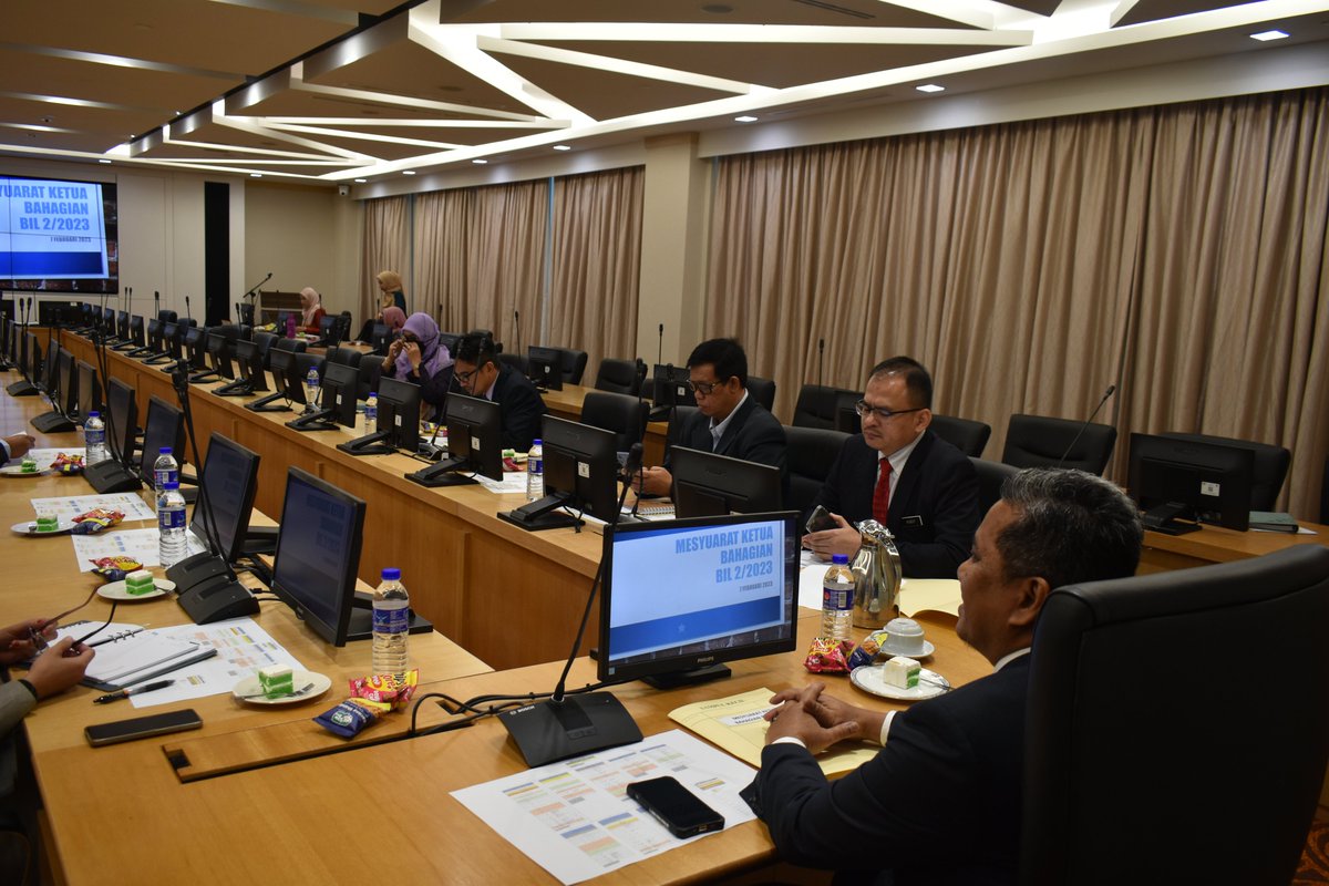 Seluruh warga kerja JKR WP Putrajaya mengucapkan sekalung tahniah dan selamat datang buat YBrs. Ir. Asha'ari Bin Hj. Hasan sebagai Pengarah baharu JKR WP Putrajaya.

@MOWorks <a href="/IPJKR_Official/">JKR Malaysia Rasmi</a> <a href="/irahmadredza/">Ahmad Redza Ghulam</a> <a href="/HjAshaari/">ashaari hj hasan</a> <a href="/RobertAG_JKR/">Robert AG</a> <a href="/anita_shafie/">Anita Mohamed Shafie</a>