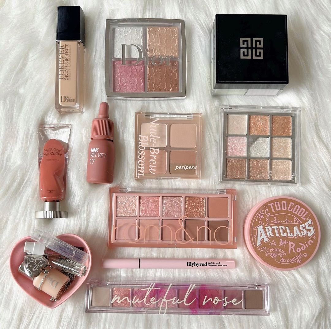 needle_things's tweet image. Makeup 💗