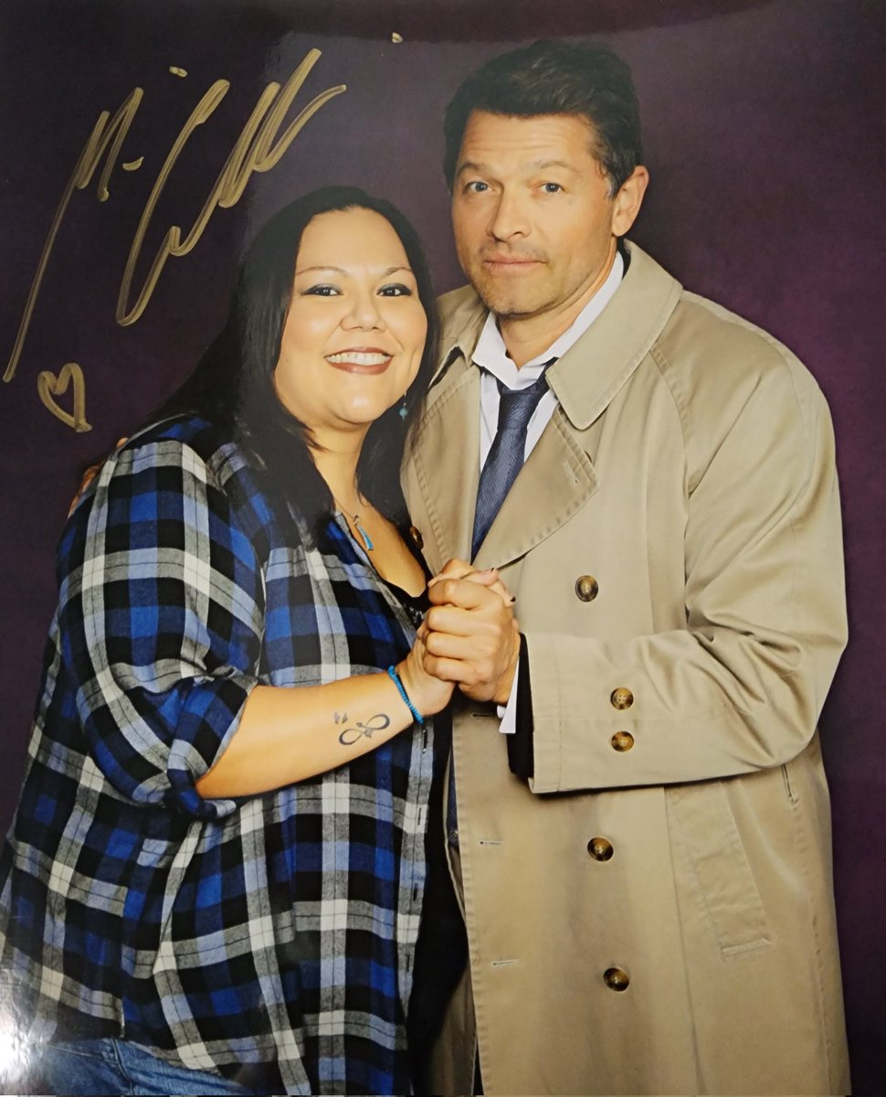 PeekabooCas's tweet photo. 5 years after my first SPN con, I wanted to recreate my first Cas photo op.
#SPNDALLAS
#SPNDAL
#SPNFamily https://t.co/J6BJRUTPp8