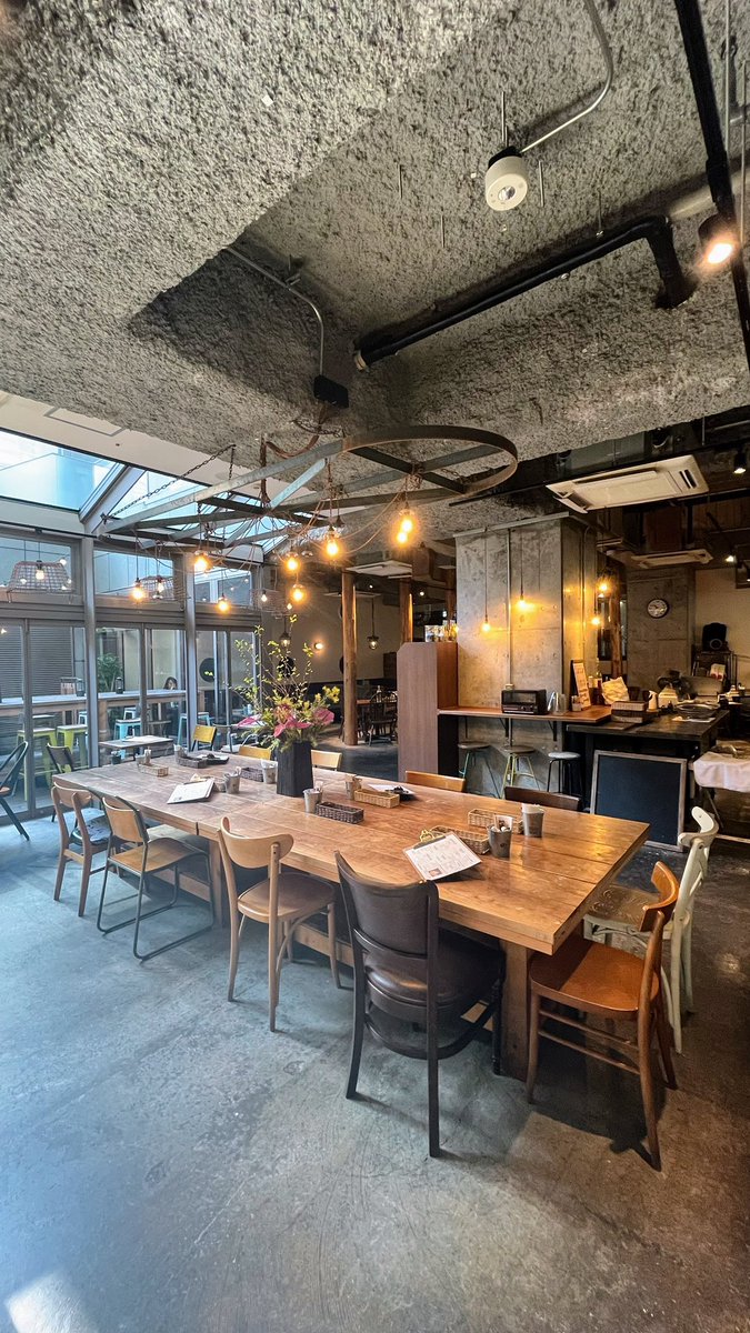 newworkfun's tweet photo. 今日は三越前のMuromachi cafe HATCHIへ
PASS無WiFi、カウンター席と奥の2人用テーブル席に電源あり
WiFiは遅かったので要注意
平日は7時オープンで朝活にオススメ
ただし、11時半からランチ営業のため朝から引き続き利用したい場合はランチを頼む必要あり
#朝活 #カフェ巡り #作業カフェ https://t.co/UfEhQB016d
