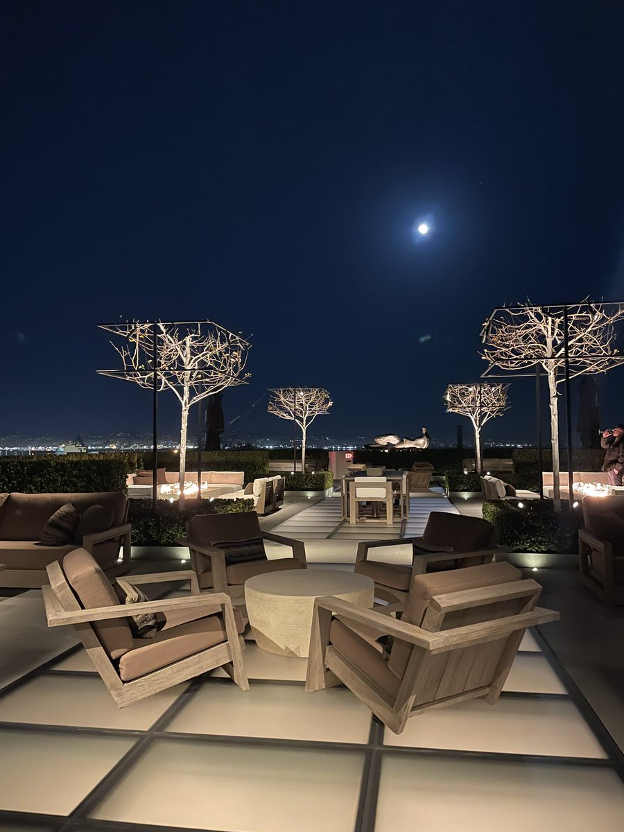 mydiscoballs's tweet image. kicking off my birthday week with a lovely dinner at @RestoHardware #Dogpatch #SanFrancisco #rooftop #Moonlight #nofilter