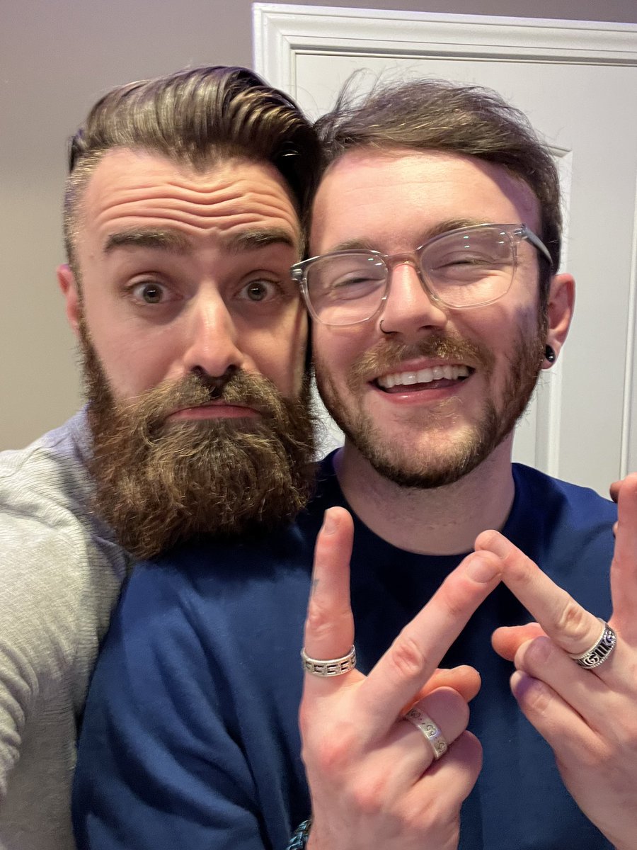 ShadyPenguinn on Twitter: "my brother is old"