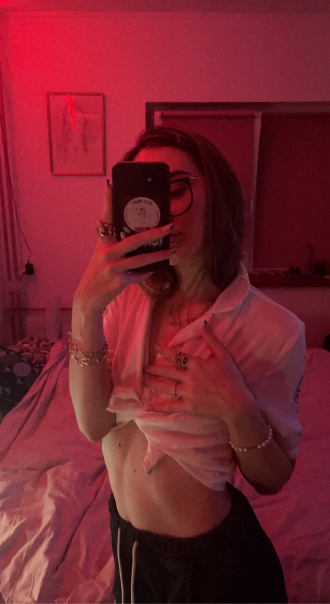 cute_olivia07's tweet photo. Let's hookup bb https://t.co/isTdLXiHtD