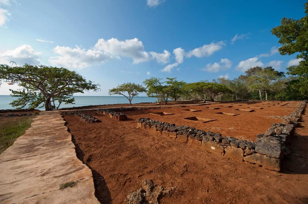 rinconcitosrd's tweet photo. En este Solar de Las Américas el Almirante Don Cristóbal Colón levantó en el año de gracia de 1493 "La Isabela",  Primera Ciudad del Nuevo Mundo.
📍 Provincia Puerto Plata, República Dominicana 🇩🇴
#RinconcitosRD
#RDporloalto🇩🇴
#edificacionescolonialesrd
📸 Go Dominican Repúblic https://t.co/Vs9hJnreM0