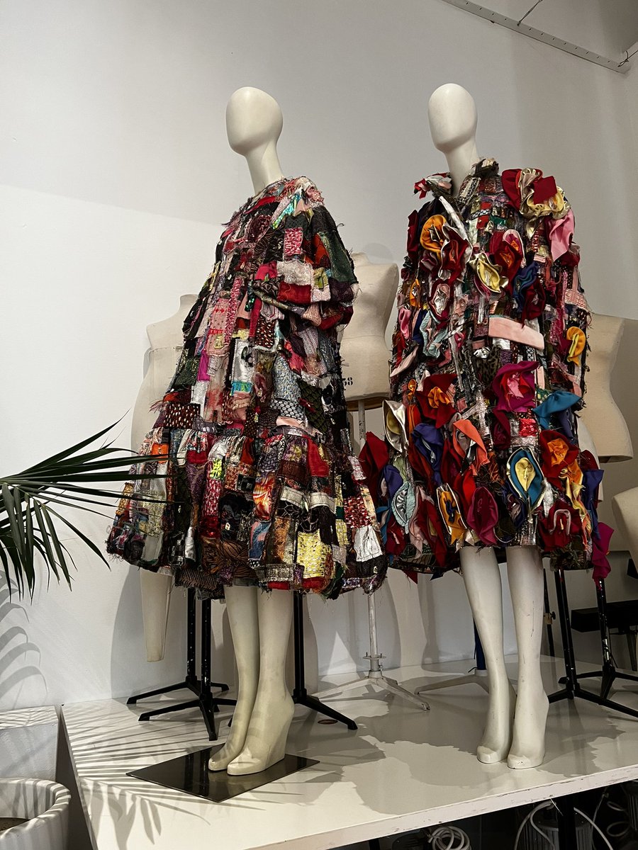 NadineFundacion's tweet photo. 🧵 Hoy empezamos el #LabCreativo en el @IEDMadrid: un espacio en el que, hasta el 15/02, nos juntaremos con la artista #ElaFidalgo más de 70 personas (artistas jóvenes, estudiantes, ONGs y profesionales del sector) para coser a #LaGordita, obra que se expondrá en @UrvanityArt 💙 https://t.co/k29RuHEvKS