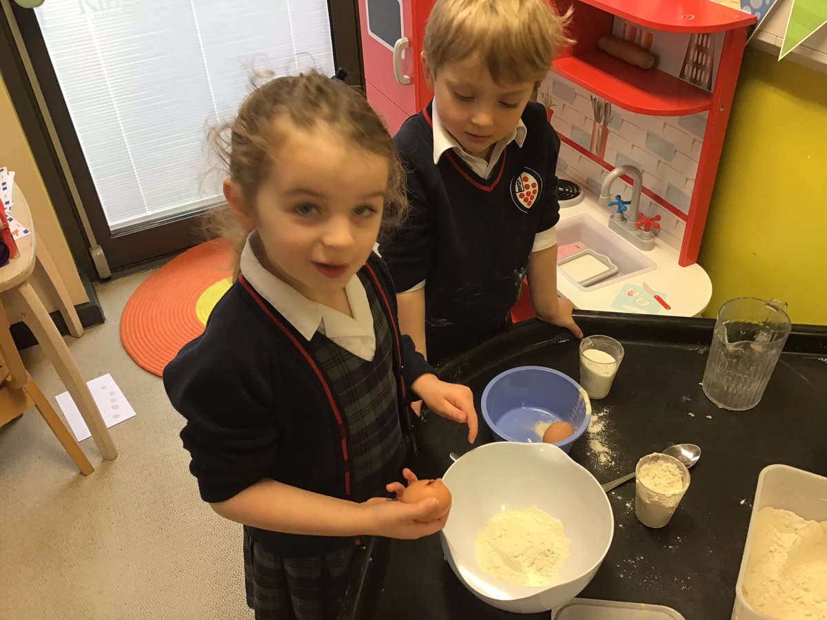 KingsStAlbans's tweet photo. Reception have been super bakers learning to follow instructions to make fairy cakes! We are so proud of their independence and baking skills! #EYFS #activelearning #gbbakeoff #maryberryeatyourheartout https://t.co/qzLLu4ngcn