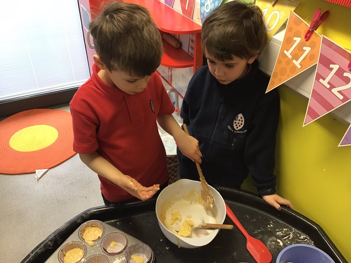 KingsStAlbans's tweet photo. Reception have been super bakers learning to follow instructions to make fairy cakes! We are so proud of their independence and baking skills! #EYFS #activelearning #gbbakeoff #maryberryeatyourheartout https://t.co/qzLLu4ngcn
