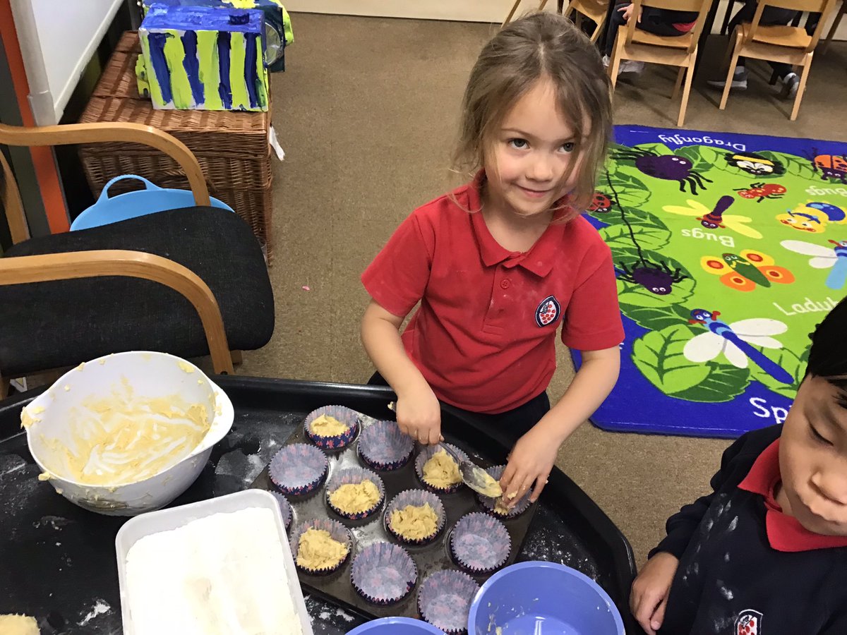 KingsStAlbans's tweet photo. Reception have been super bakers learning to follow instructions to make fairy cakes! We are so proud of their independence and baking skills! #EYFS #activelearning #gbbakeoff #maryberryeatyourheartout https://t.co/qzLLu4ngcn