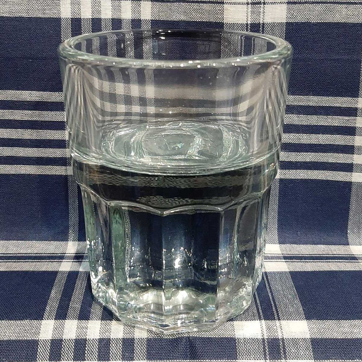 euskalsouvenirs's tweet photo. Vaso TXIKITERO Edontzia
Vaso típico de Bilbao, de vidrio. Apto para lavavajillas.
Capacidad / Edukia: 12cl./zl.
Peso / Pisua: 800 gr.
Bilboko beirazko edalontzi tipikoa. Ontzi-garbigailurako egokia.
13,50 €
https://t.co/wRMbotqE2M
#txikitero #txikito #bilbao https://t.co/Qkb9TFO7vw