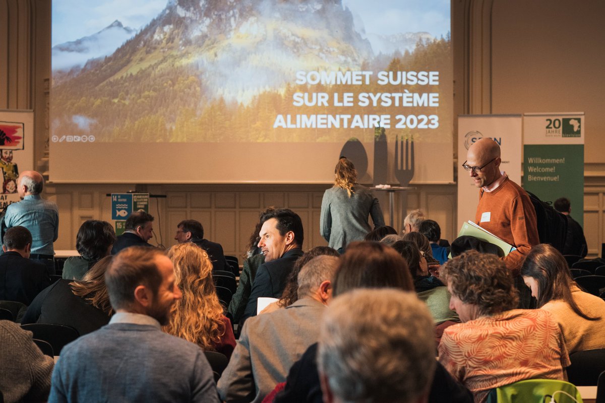 Das war der Schweizer #Ernährungssystemgipfel: ein Tag voller spannender Diskussionen und konstruktivem Austausch! 🙌 🧵 1/7 @CHblw @collaboratioCH @SDSNCH @FutureForAll @lmz_ch