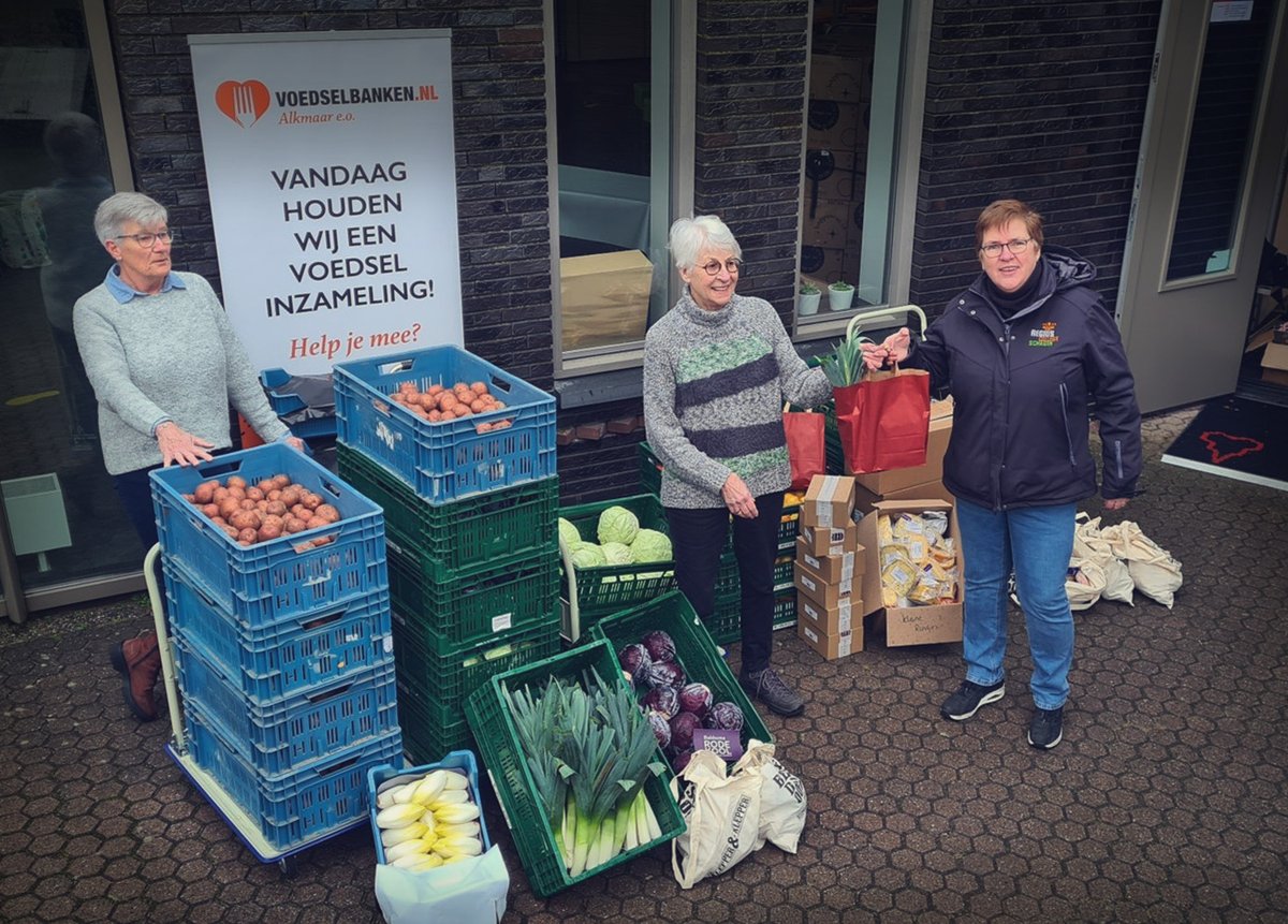 Pontis Onderwijsgroep doneert voedselpakketten aan Voedselbank. Lees hier meer: facebook.com/photo/?fbid=13…