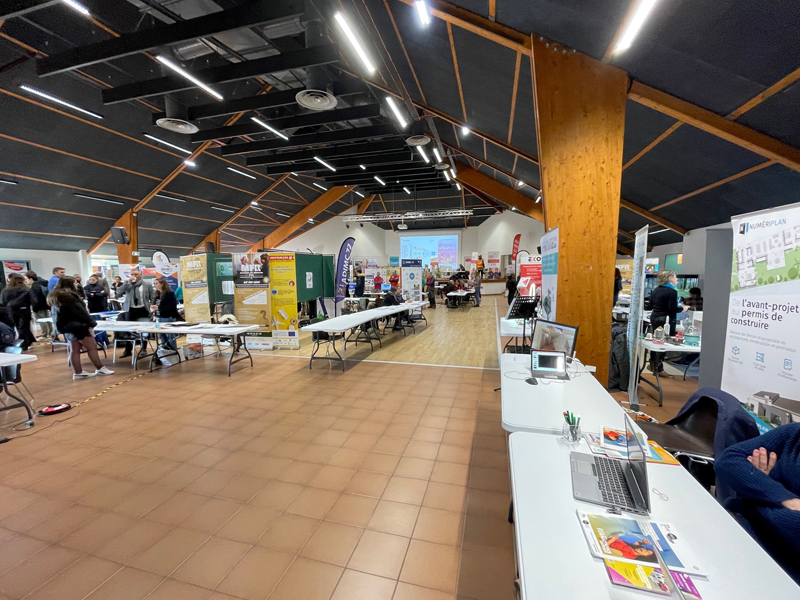 numeriplan's tweet photo. [SALON]
Aujourd’hui, Numériplan est au forum des Métiers du Nord Sarthe.
⏩ N'hésitez pas à venir échanger sur nos métiers !
#metiers #formations #jeunes #sarthe https://t.co/MgaFBMKmjn