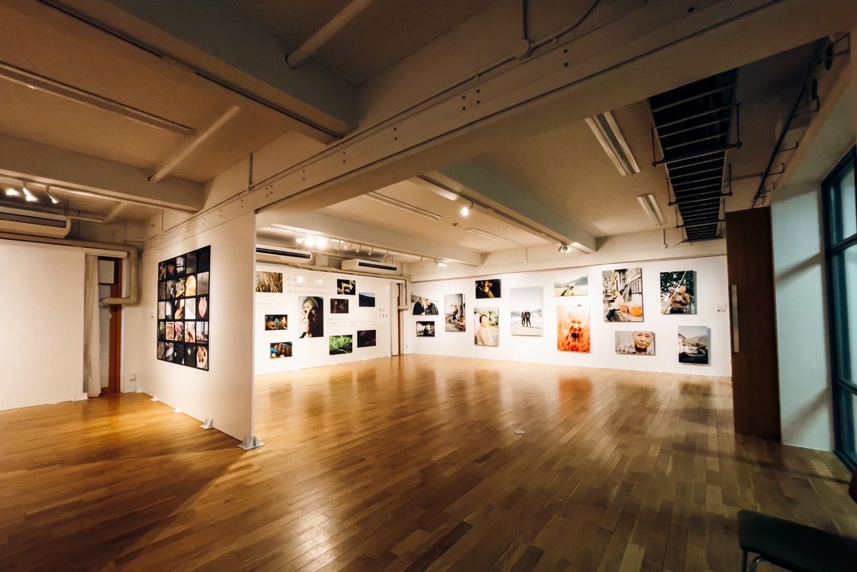 2019eizo11's tweet photo. 今日は卒展1日目でした。ご来場いただいた方、誠にありがとうございました！！

明日からもまだまだ卒展続きます！皆様のお越しをお待ちしております♪😌 https://t.co/7NUGYCtLkm