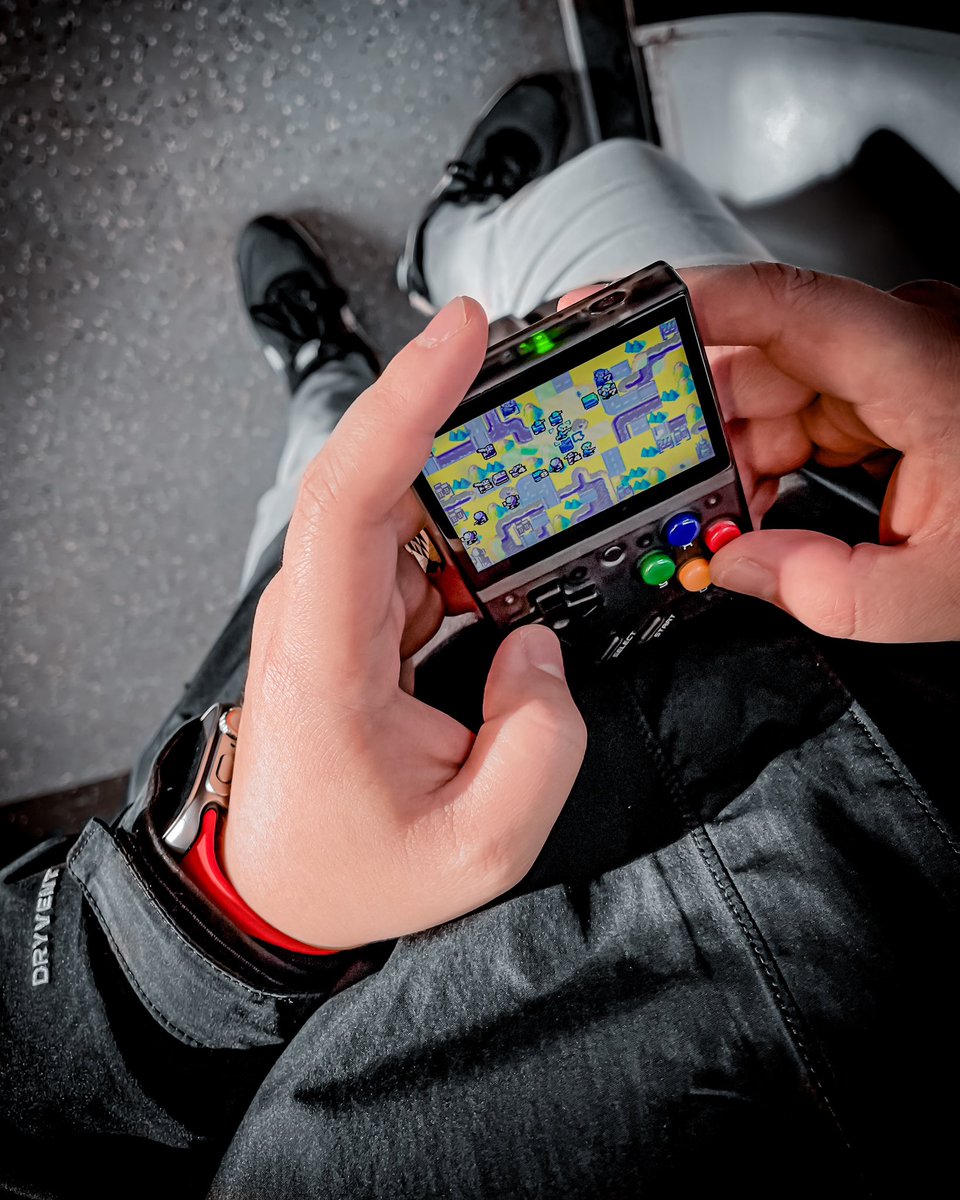 bytesized_tech's tweet image. Woke up this morning to find out the (probably) last ever batch of #MiyooMini handhelds went on sale while I was asleep and sold out in approx 25 seconds. Knowing how hard it is to buy these makes commuting with it fun and terrifying. #miyoominirestock