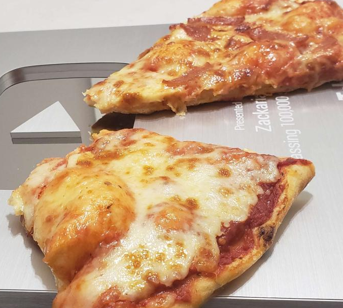 Got a lil hungry, this pizza is bussin though....