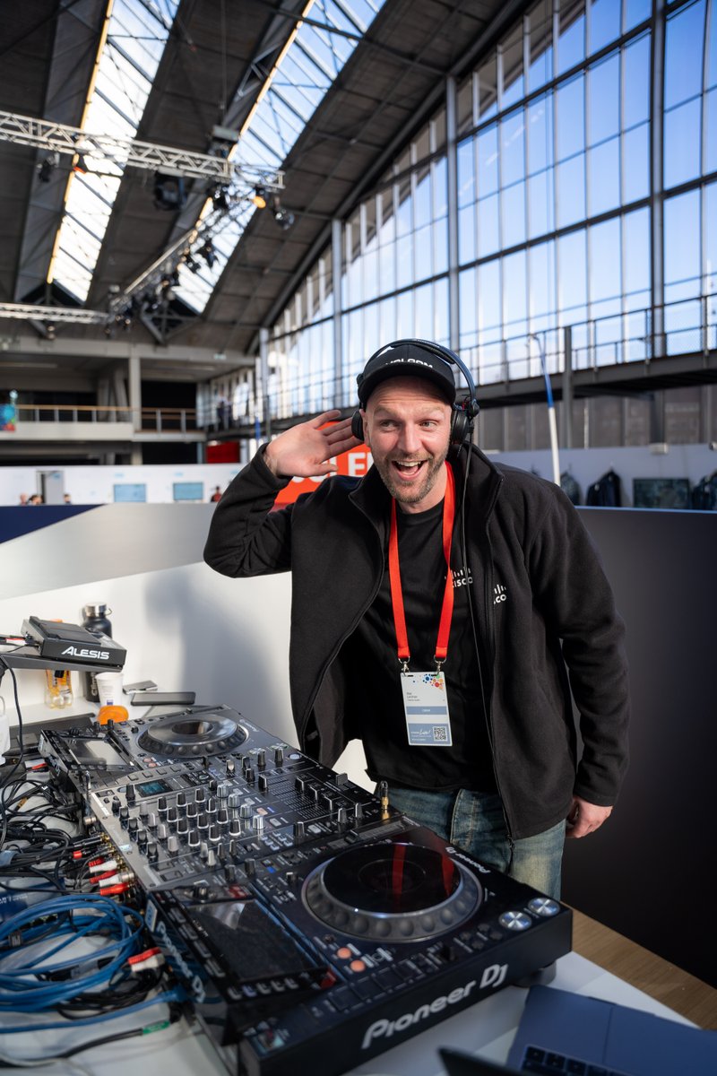 Cisco Live EMEA tweet media