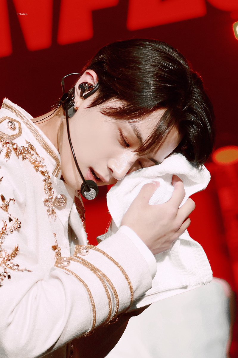 Fabulous0420's tweet photo. 🌡
#제이 #Jay 
#ENHYPEN #엔하이픈 
#EN_WORLDTOUR_MANIFESTO https://t.co/ATiYOu1HuV