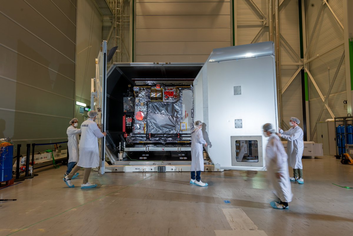 🧳 Packed and ready for departure later in the week! #ESAJuice is in this container, ahead of its flight to @EuropeSpaceport in Kourou, French Guiana, 🇬🇫