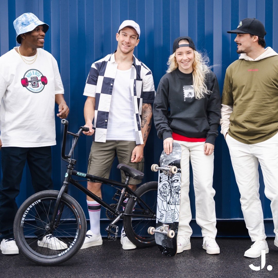 GroupHurricane's tweet image. #HurricaneGroup nominé aux trophées @Sporsora 2023 pour la meilleure activation 360° avec sa campagne #FISE x #JULES 2022 🏆

Un engagement partagé autour des #sportsurbains en collaboration avec l’Agence 3L 🤝