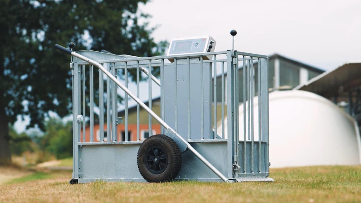 With the Holm &amp; Laue WeightControl you always have an eye on the weight development of your calves - no matter whether you use the "Base", "Single" or "Multi"! 😊☝️ In any case, you calculate with the correct calf weights YouTube:youtube.com/watch?v=bT6wUC…