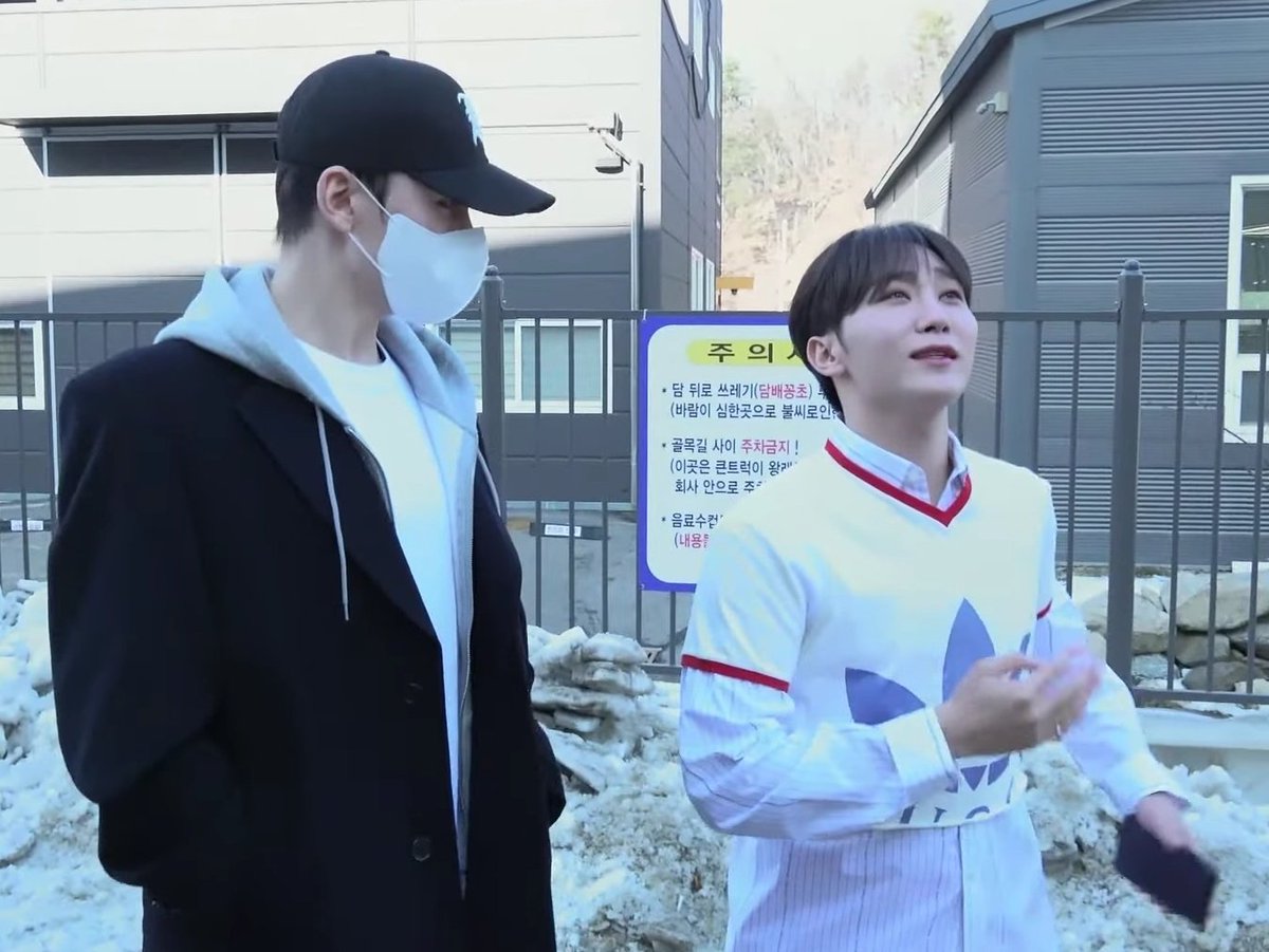 vernonlovebot's tweet photo. how does seungkwan stomach the thought that a whole vernon exists who looks at him like he holds the entire universe https://t.co/J9wJdoM1qT