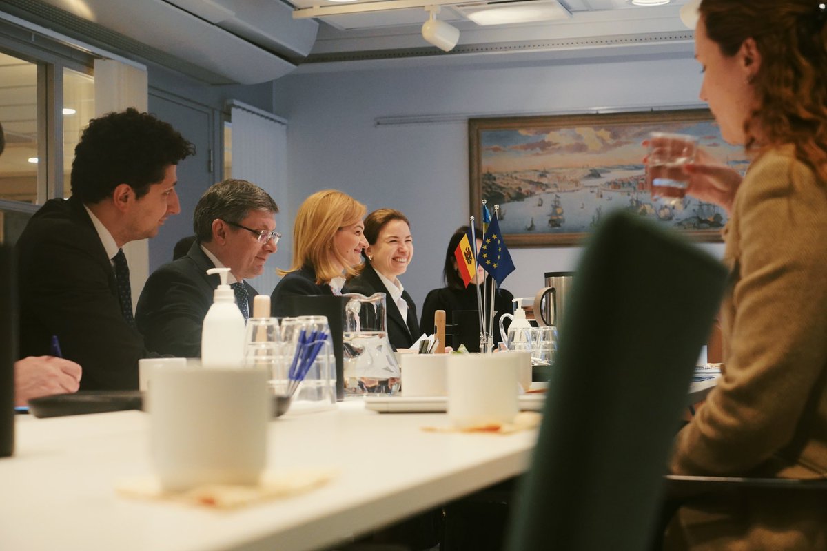 MoldovainSweden's tweet photo. Kicking off the program with a visit to the @sweboardoftrade. Strengthening crucial moldo-nordic trade relationships and paving the way for future investment 💪
@LilianaGutan @MoldovaMFA#mdspeakervisit https://t.co/a9zkbBt5n1