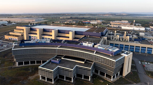 ❗️La Sicilia sarà leader europeo nella produzione di energia solare!
💡Ieri a Catania è stata inaugurata la gigafactory di Enel: il più grande polo energetico d’Europa che produrrà pannelli solari all’avanguardia, cofinanziata dall'Ue per 118 milioni di euro 🇪🇺