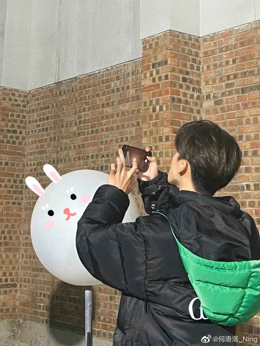 luoIuoo's tweet photo. [050223] luoluo weibo update:
“happy lantern festival*!”

*lantern festival is celebrated on the 15th day of the lunar new year

#何洛洛 #HELUOLUO https://t.co/yMFASMd81X