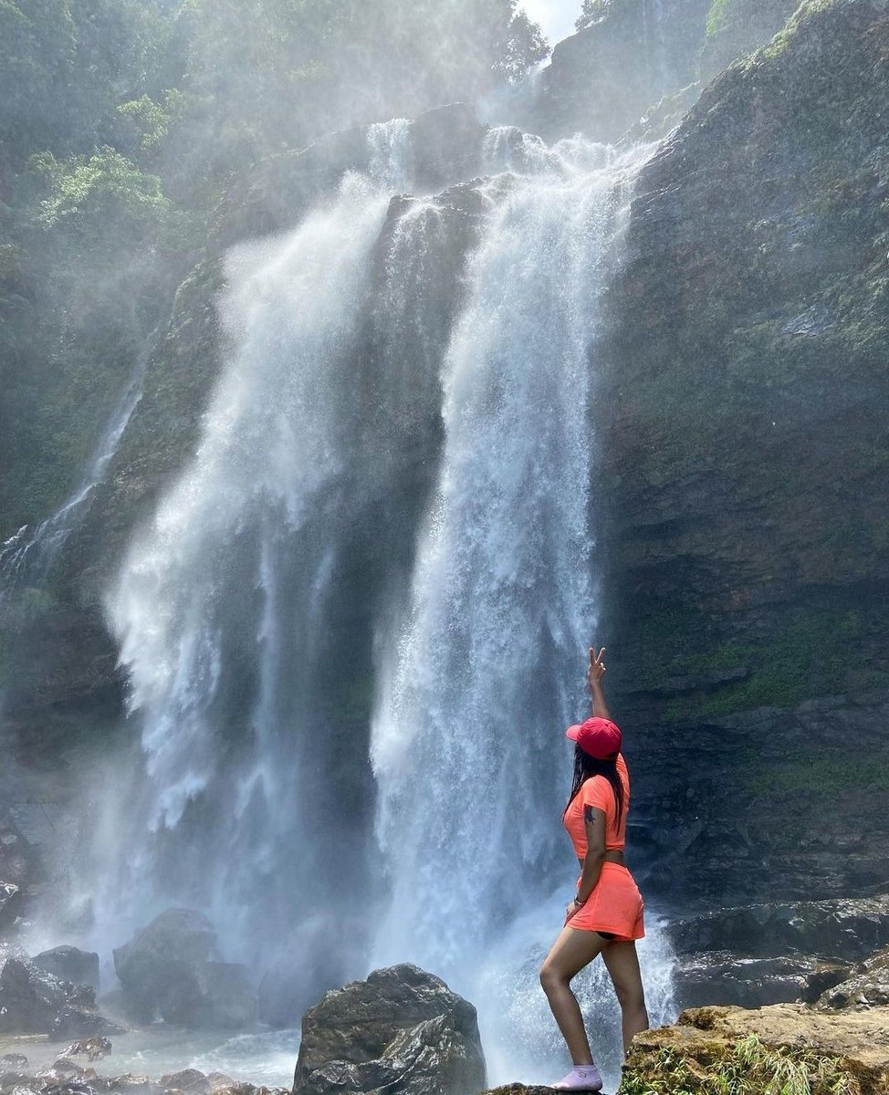 finderbridge's tweet photo. Unseen Meghalaya 🌊 ⛰️
Meera Kharkongor exploring the hidden wonders of Meghalaya.😍✨️

#Meghalaya #waterfalls #FYP #explorepage #IncredibleIndia #finderbridge #Travel #traveling https://t.co/RHCm5kkKL8