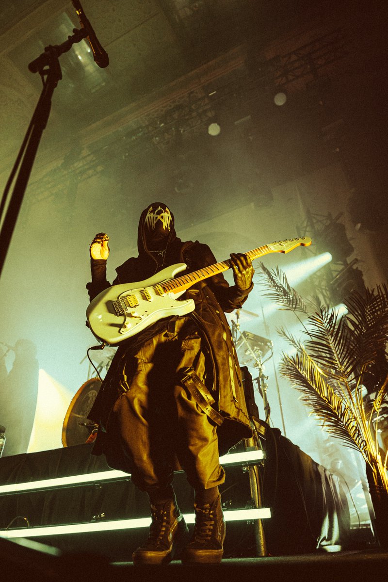 ok, i haven't quite mastered staying active on twitter yet... but I've just posted some of my Sleep Token photos on Instagram 😳(instagram.com/samcorphotos/)