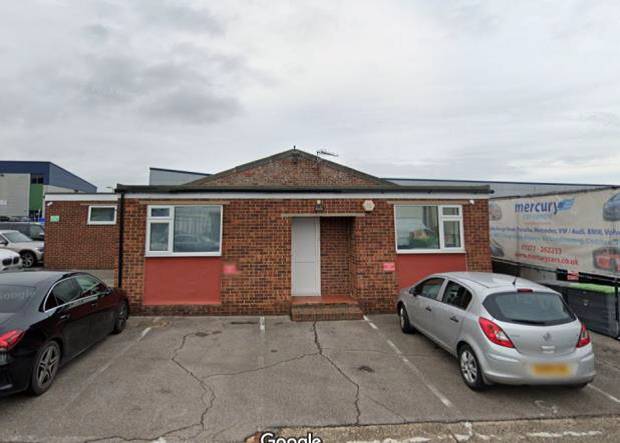 massandco's tweet photo. New to the market - Office in BRENTWOOD https://t.co/iUdNCAdtTi #officetorent #brentwoodofficetorent #commercialspacetorent https://t.co/3nRF3EJ6WP