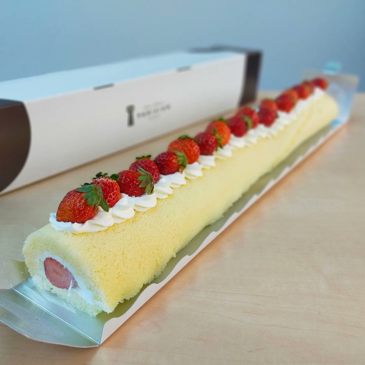 MrsYell's tweet photo. 前から食べてみたかった長いロールケーキを頂きました😋⁡長さはなんと50cm⁡!⁡⁡⁡ご馳走様でした🙏⁡ただ今楽天マラソン開催中。⁡クーポンでお得にお買い物
⁡⁡
⁡ #パリジャン  #洋菓子店  #ふんどしパンツ  #ロールケーキ  #フンティ #フェムテック  #フェムケア
https://t.co/HaC2wIwFMd https://t.co/sydifDPJyR