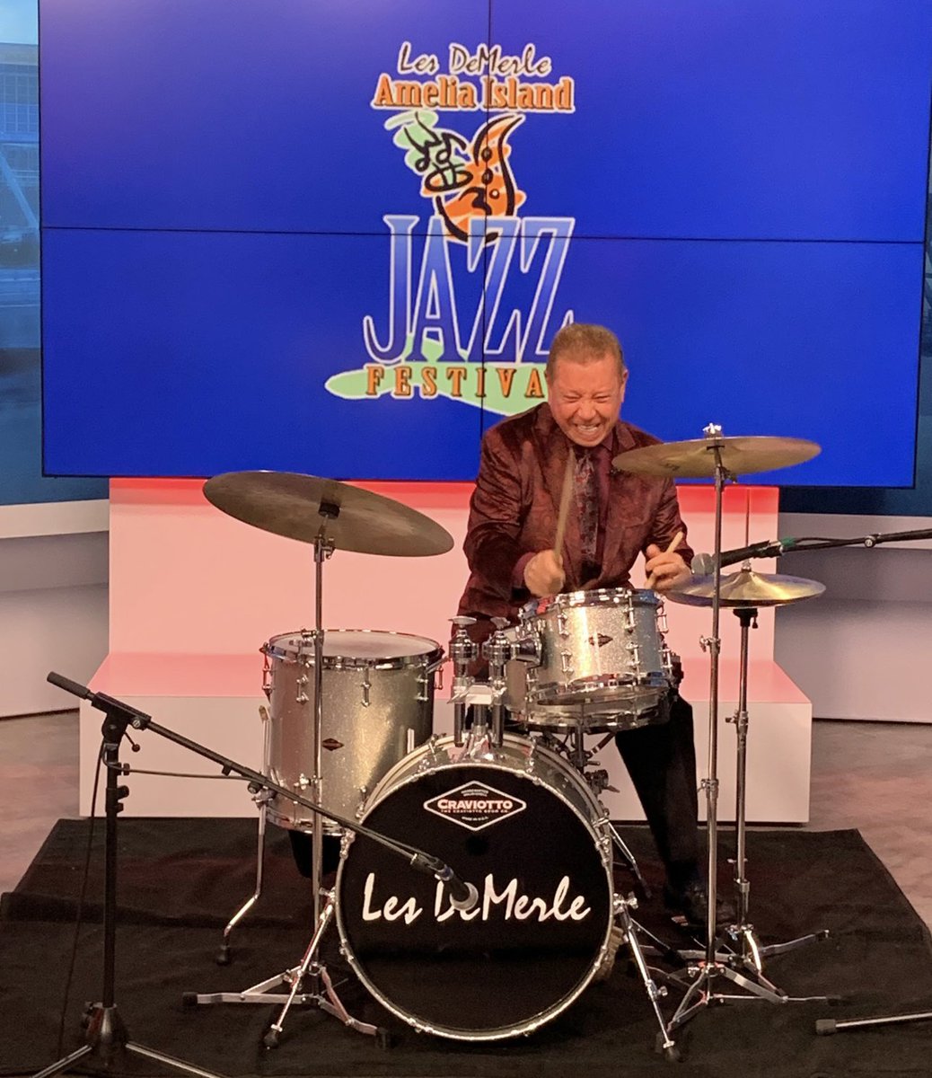 joederenzo's tweet photo. Hangin’ out with Dynamic #lesdemerle at the Metro Diner for 🐓 & 🧇s after the TV gig @WJXTvic for Les’ #ValentinesDay #bigband bash! 🥁❤️ #jazzdrummers #craviotto #remo #vicfirth #zildjian #sabian https://t.co/aE2j4uFGos