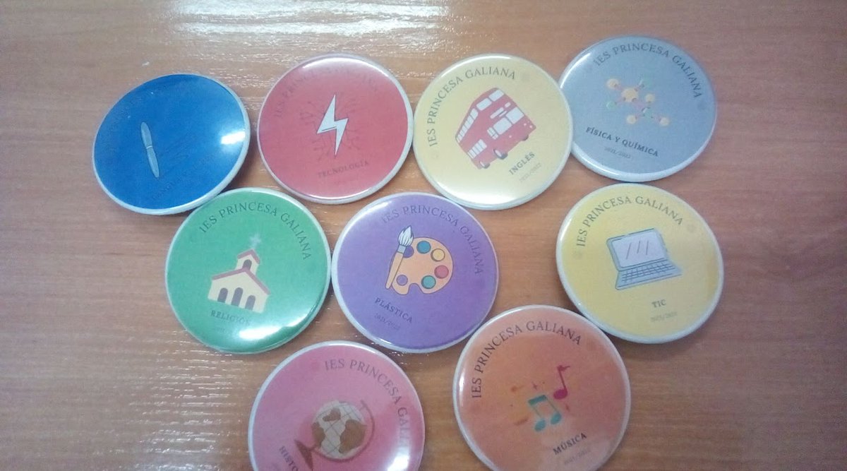 IESGaliana's tweet photo. Las insignias que ya lucen algunos de nuestros chicos y chicas en forma de chapa y que además tendrán y acumularán en su perfil digital del centro (mochila digital) han quedado muy chulas, ¿verdad?
#gamificación #mochiladigital #metodologíasactivas #educationgame #steam https://t.co/Sef1HnOzyT