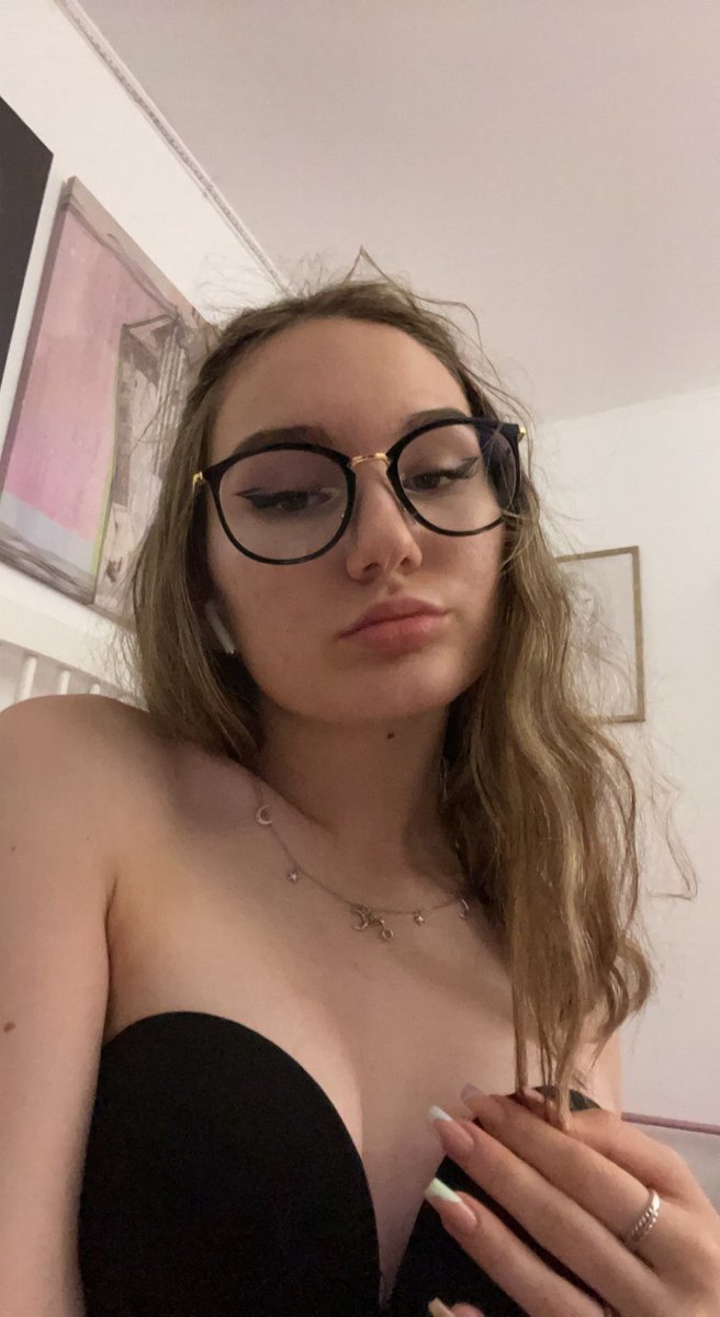 Daisyrosee010's tweet photo. Retweet and add me on Snapchat  at daisy_daise84 for free nudes and sexting
#rt #sext #babygirl #cumslut #nsfw #jerkoff #nude #hotbody #pyt #babe #peach #youngteengirls #nsfwtwt https://t.co/xiEH57UbYe
