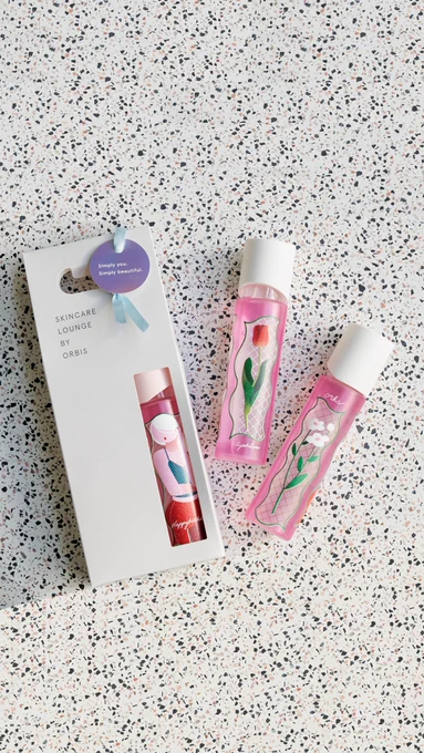 SKINCARE LOUNGE BY ORBISにて、デザインボトルが期間限定で発売してますお家にお花があると気分が上がるように、そんなボトルにしたいなと思って作りました。詰め替えもできるので、長く楽しんでもらえると思います。名入れもできるので、これからのギフトシーズンにご利用いただければです。 
