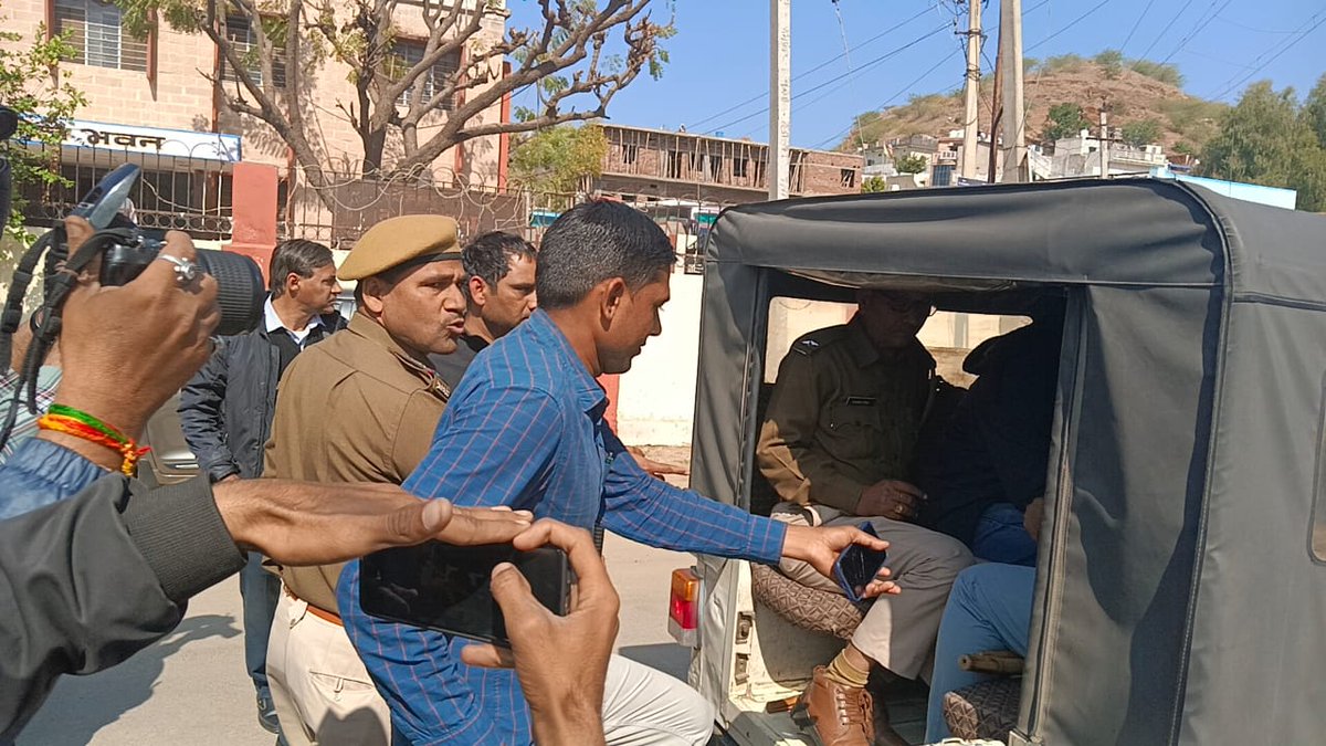 Upen Yadav (मोदी का परिवार) tweet media