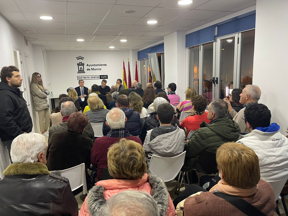 ppcentroeste's tweet photo. Escuchar para crear un nuevo proyecto desde los ciudadanos para los ciudadanos, en eso estamos liderados por @Ballesta_Murcia @PopularesMurcia @Objetivo2023 #ProyectoImpulsa https://t.co/kcajGorNkn