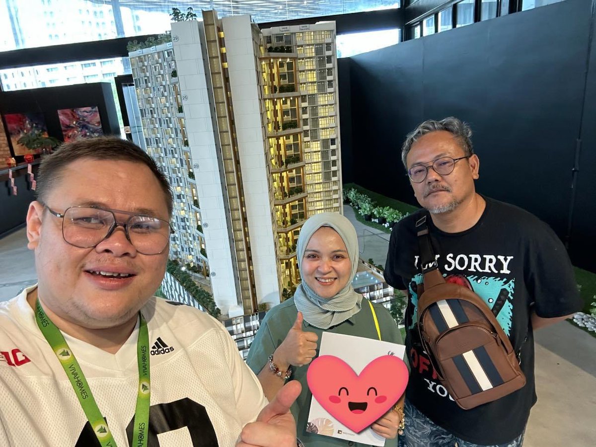 shazwan273's tweet photo. Alhamdulillah akhirnya client kita jumpa juga rumah yang dia betul betul suka … katanya dah banyak survey di area Putrajaya ni tapi tak ada yang berkenan di hati … bila Wan introduce Projek Hanging Garden of Putrajaya ni terus  excited dan jatuh cinta dengan rumah ni 😍😍😍 https://t.co/OYiuvLFcb9