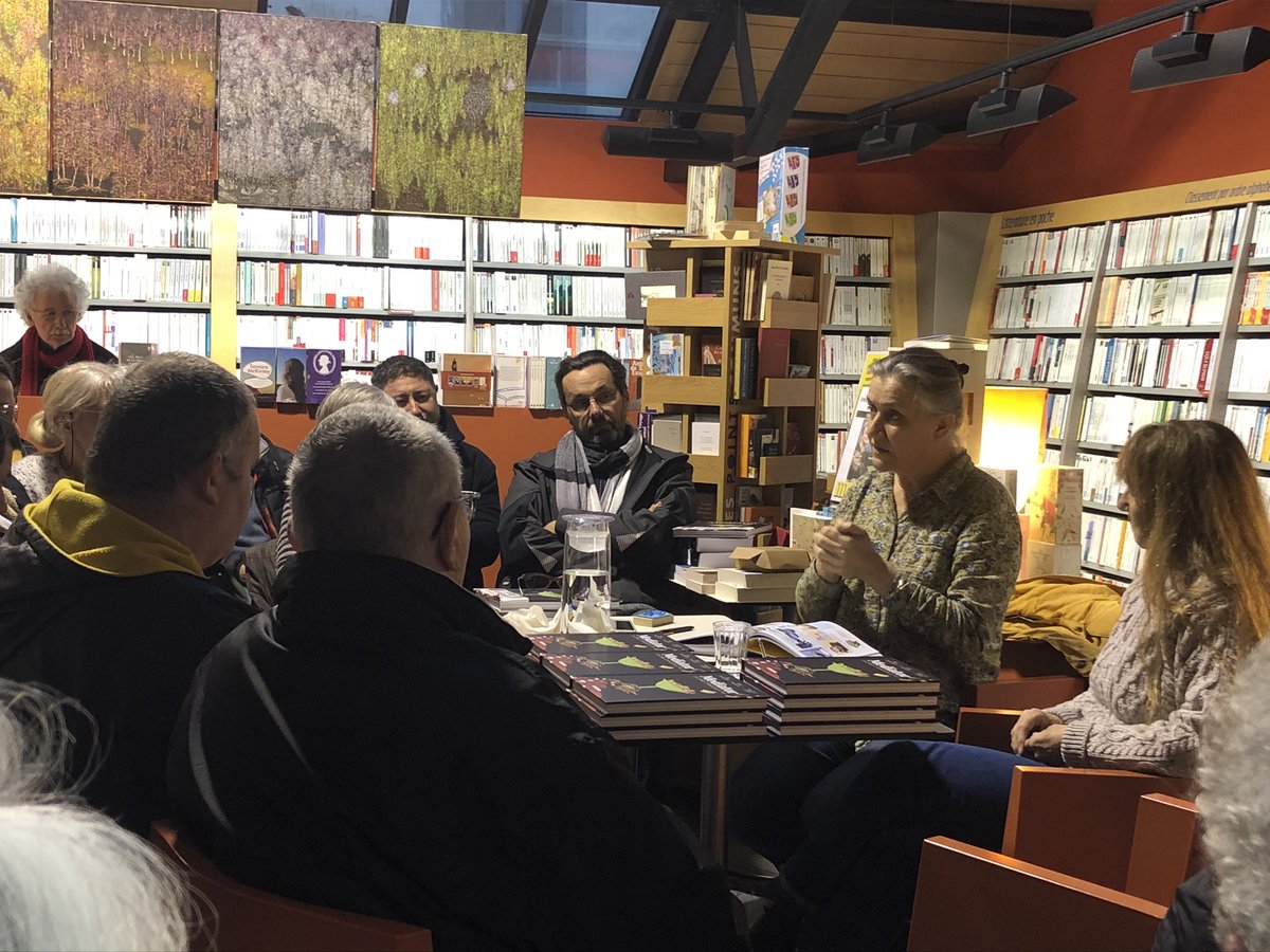 AnnieBRASDENIS's tweet image. Hier #Morlaix, chez @Dialogues, présentation du #roman #graphique « Mediator » par Hélène Frachon... #Passionnant et #Angoissant. A suivre merc 21h @GrandeLibrairie et sur @franceinter